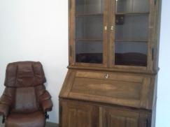 Restauration eines Tellerschrankes (frontale Ansicht)