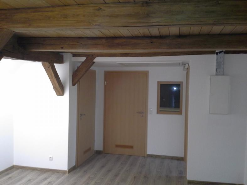 Zwei Zimmer- und Feuerschutztüren