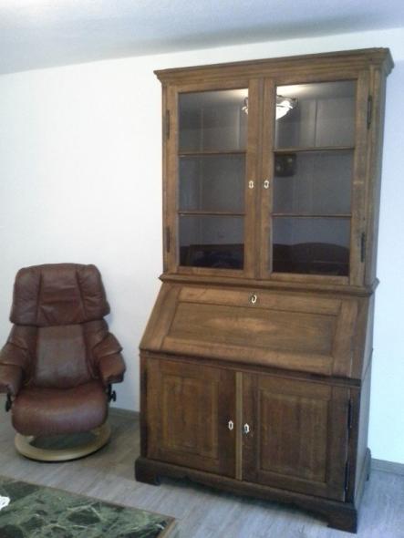 Restauration eines Tellerschrankes (frontale Ansicht)