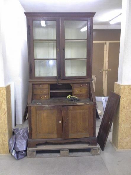 Restauration eines Tellerschrankes